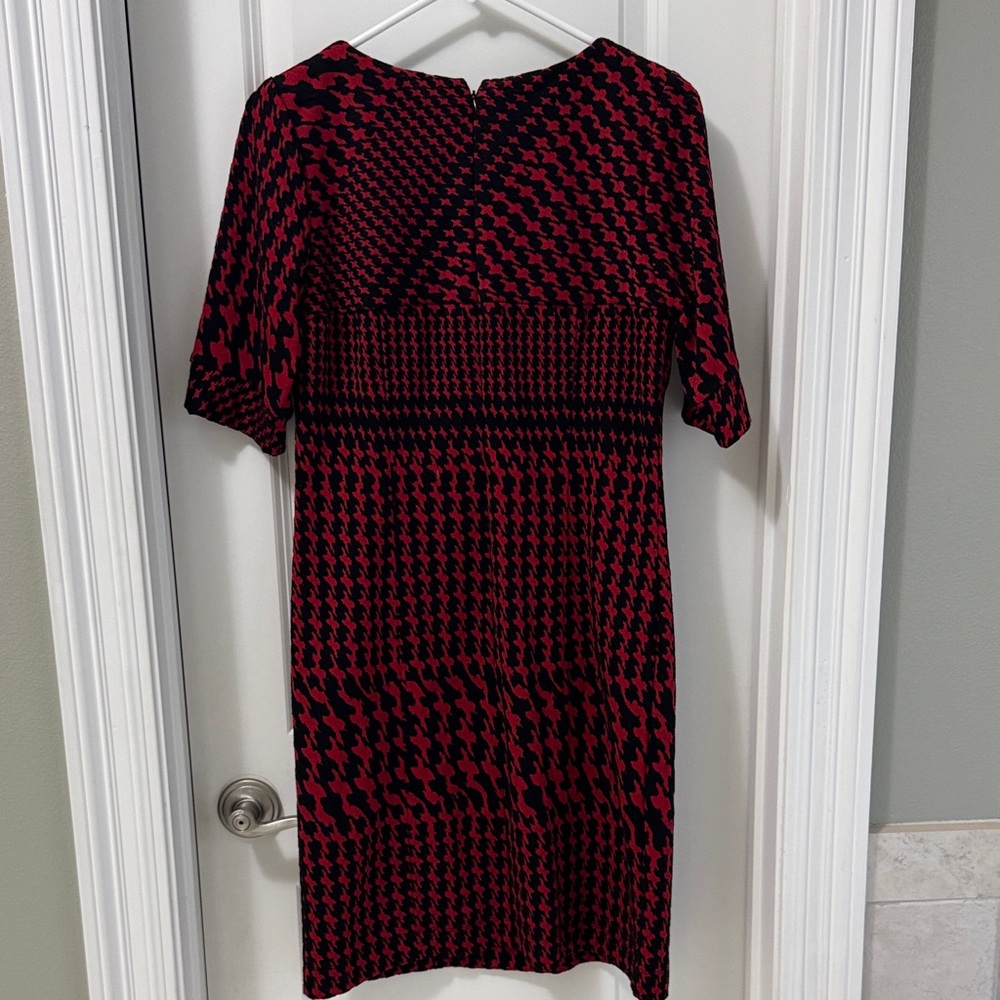 Rabbit Rabbit Rabbit Red & Black Houndstooth Midi Dress with Front Buttons - Picture 8 of 9
